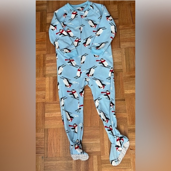 Carter’sfull zip fleece footie pajamas Penguins scarves print. 5T Christmas - Picture 2 of 6